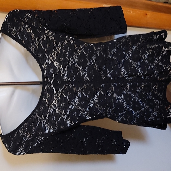 Decree Black Lace 3/4 Sleeve Peplum Scoop Neck Top - Picture 4 of 7